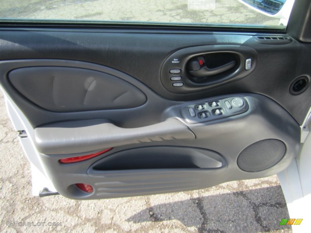 2003 Pontiac Bonneville SSEi Dark Pewter Door Panel Photo #77363664