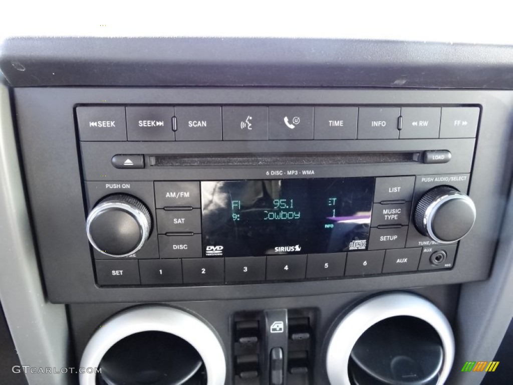 2008 Jeep Wrangler Unlimited Sahara 4x4 Audio System Photos