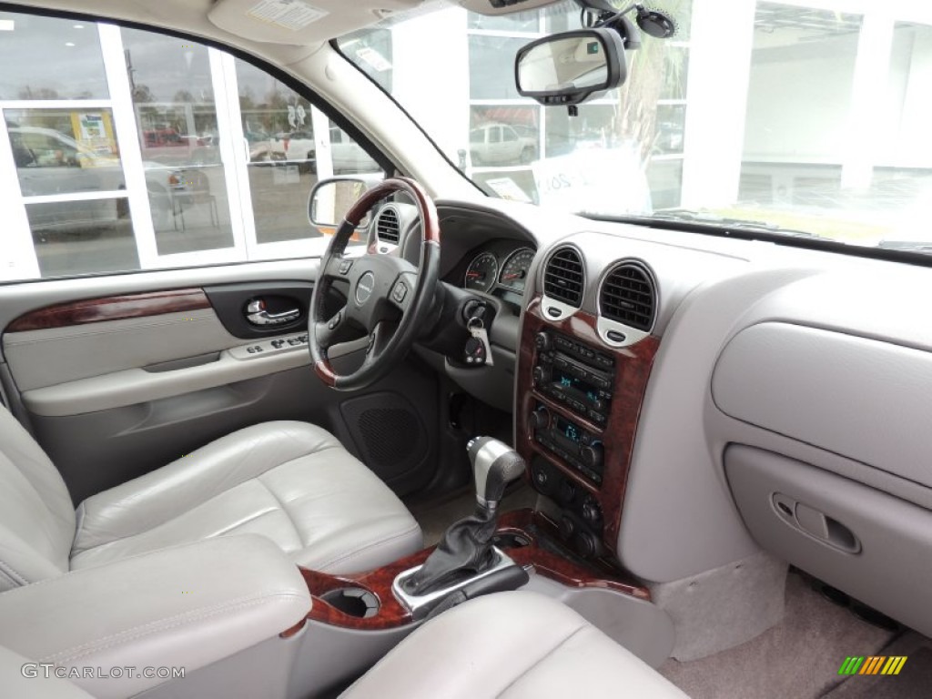 2005 GMC Envoy XL Denali Light Gray Dashboard Photo #77365392