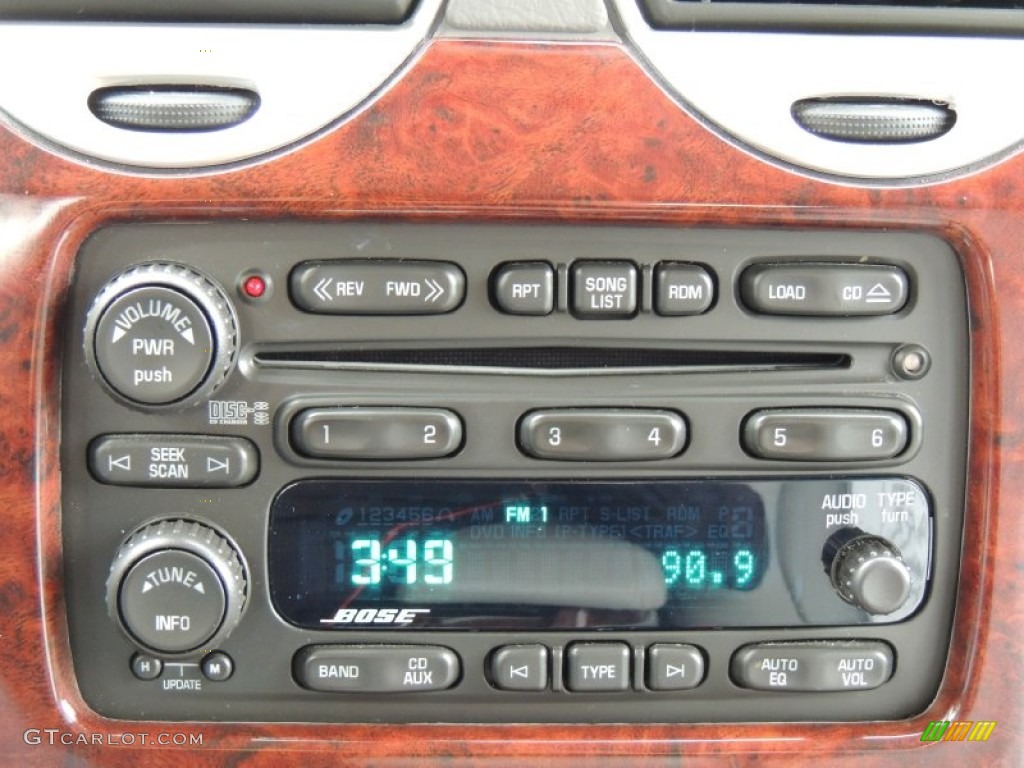 2005 GMC Envoy XL Denali Audio System Photos