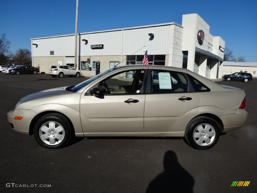 Pueblo Gold Metallic 2007 Ford Focus ZX4 SE Sedan Exterior Photo #77365746