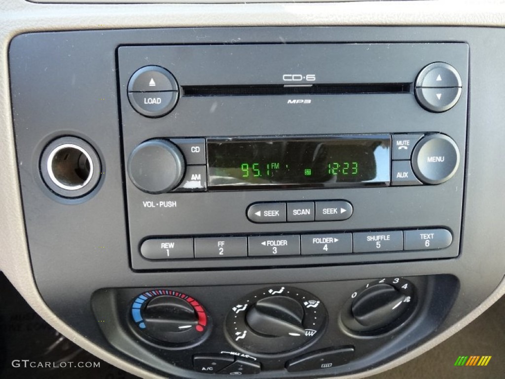 2007 Ford Focus ZX4 SE Sedan Audio System Photo #77366079