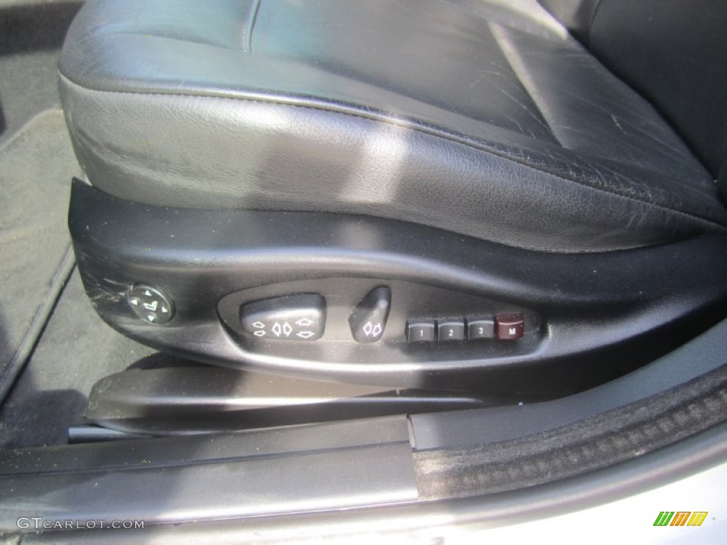 2003 BMW 3 Series 330xi Sedan Controls Photo #77366397