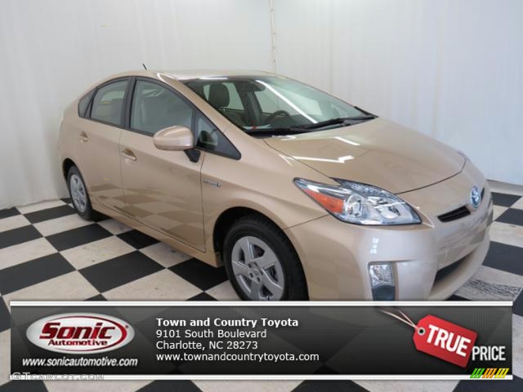 2010 Prius Hybrid IV - Sandy Beach Metallic / Bisque photo #1