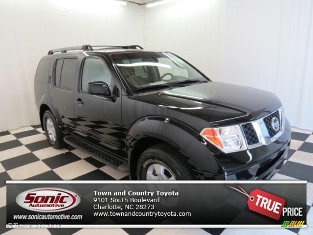 Super Black Nissan Pathfinder