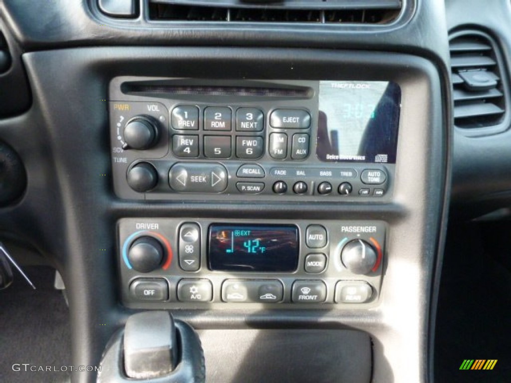 2004 Chevrolet Corvette Coupe Controls Photo #77369145