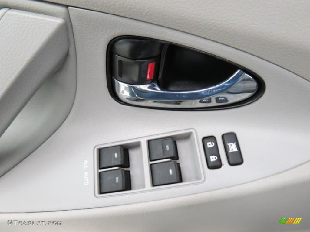 2010 Toyota Camry LE Controls Photo #77369252