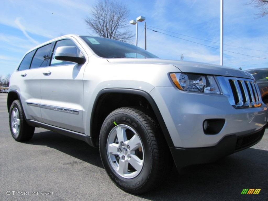 2013 Grand Cherokee Laredo - Bright Silver Metallic / Dark Graystone/Medium Graystone photo #4