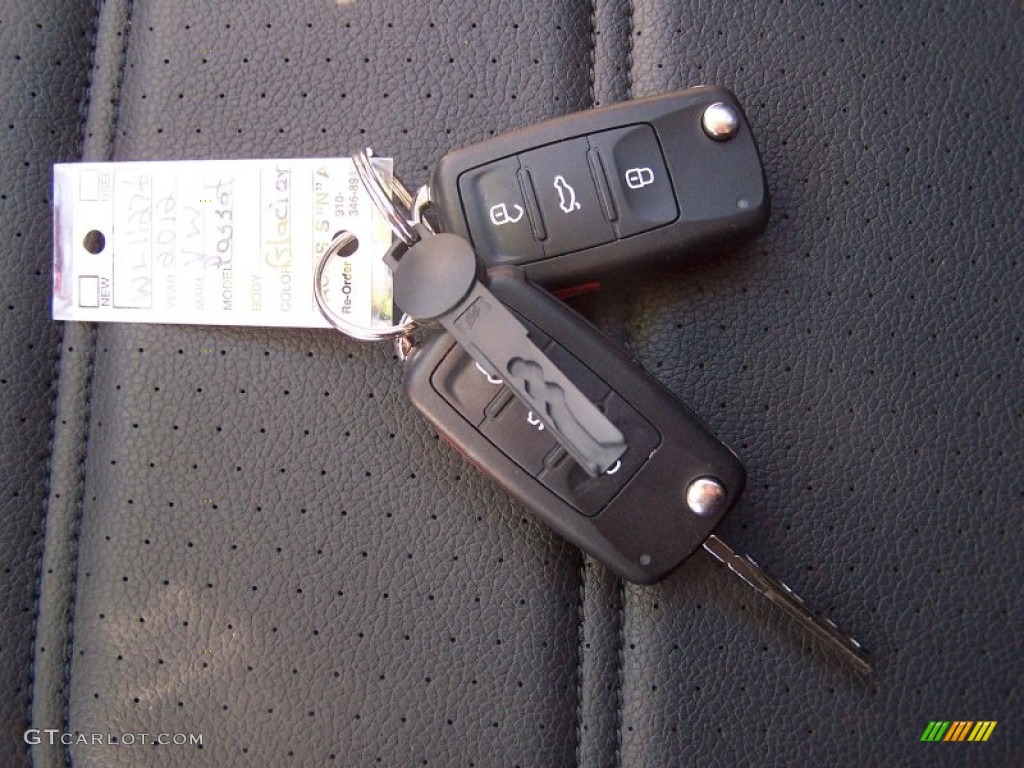 2012 Volkswagen Passat 2.5L SE Keys Photo #77370225