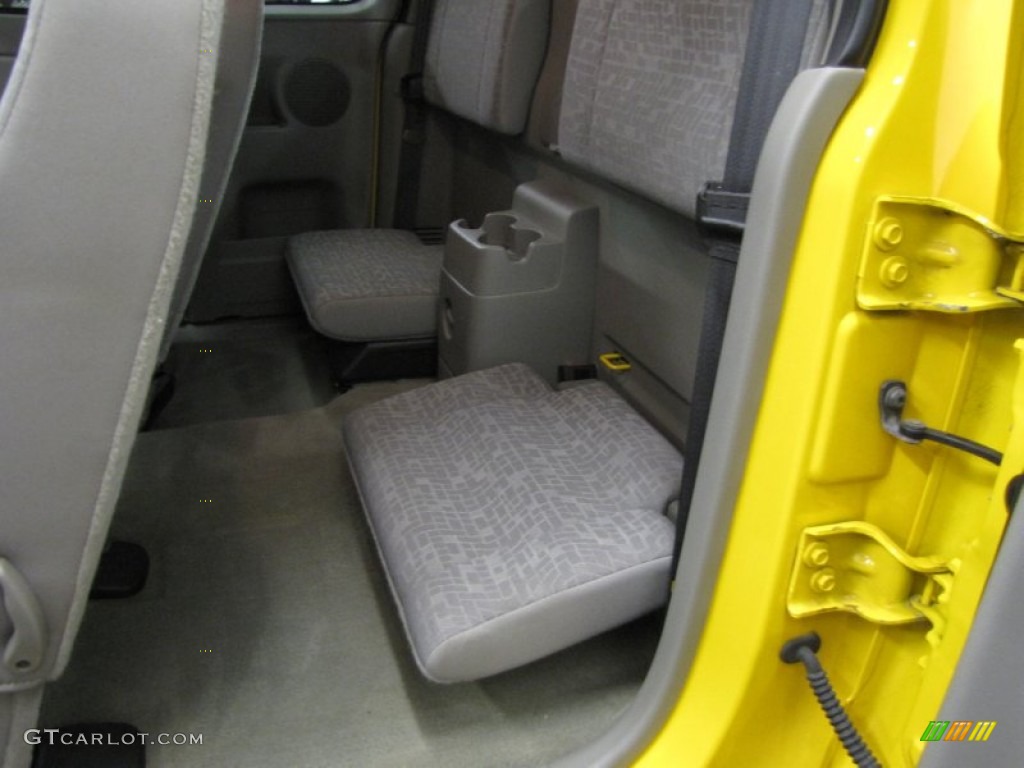 2004 Colorado LS Extended Cab - Yellow / Medium Dark Pewter photo #7