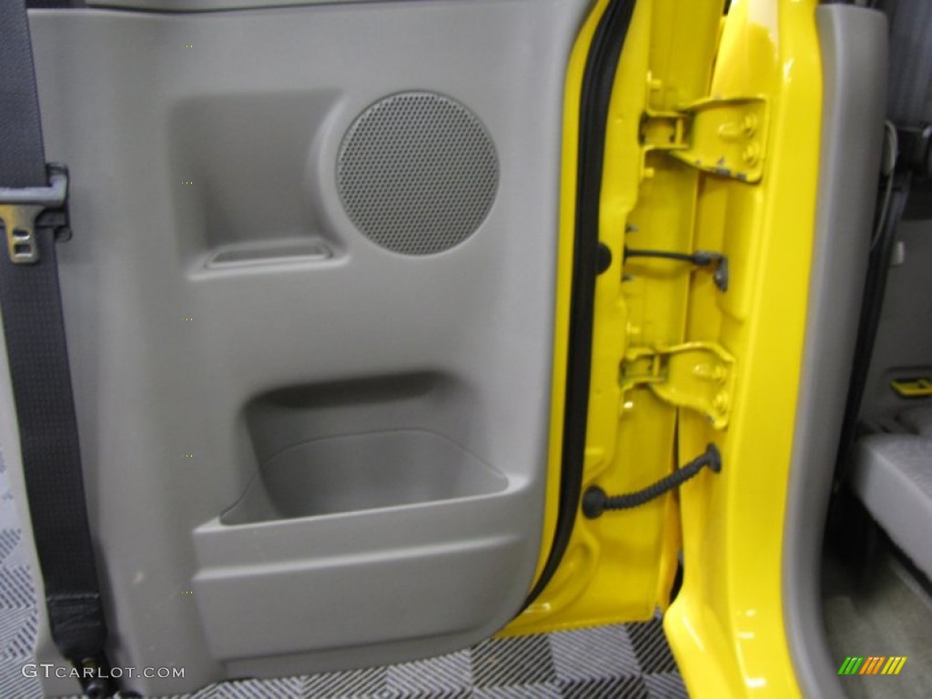 2004 Colorado LS Extended Cab - Yellow / Medium Dark Pewter photo #11