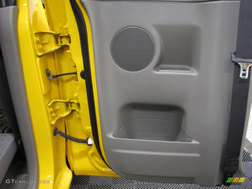 2004 Colorado LS Extended Cab - Yellow / Medium Dark Pewter photo #12