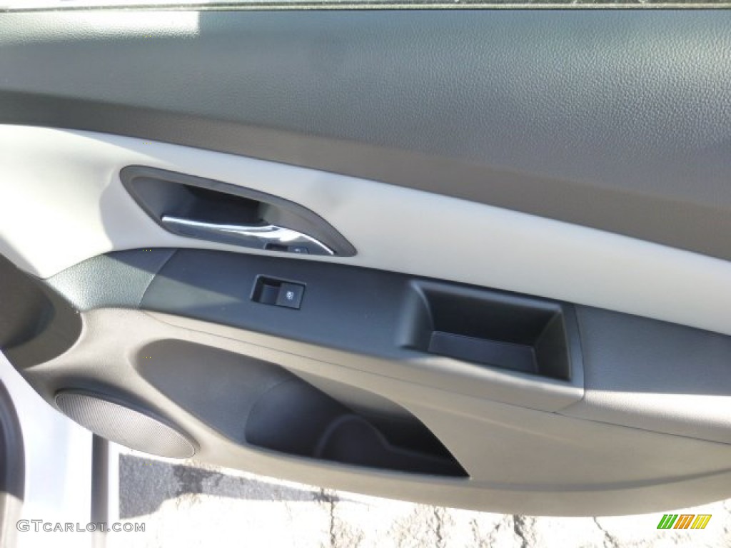 2013 Cruze LS - Summit White / Jet Black/Medium Titanium photo #11