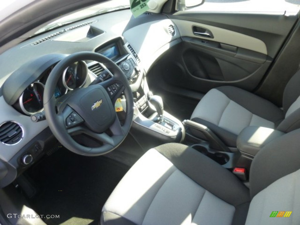 2013 Cruze LS - Summit White / Jet Black/Medium Titanium photo #16