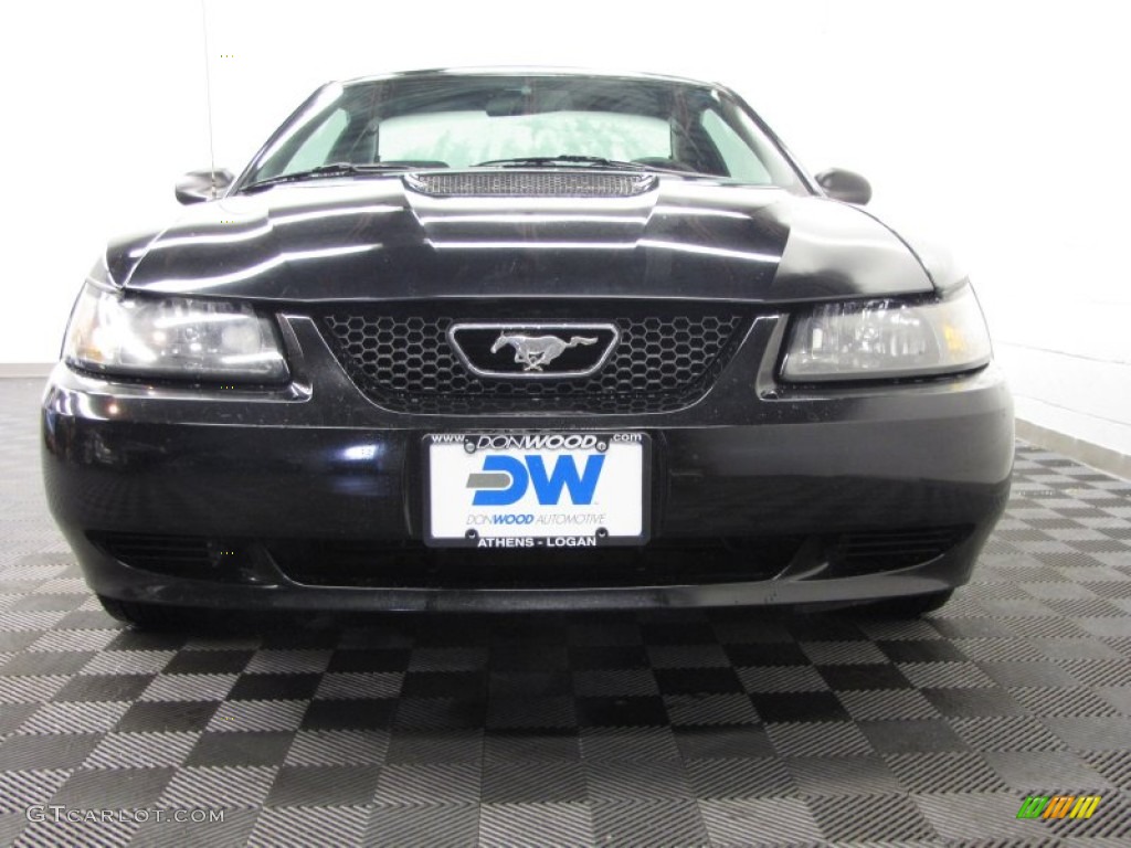 2001 Mustang V6 Coupe - Black / Dark Charcoal photo #2