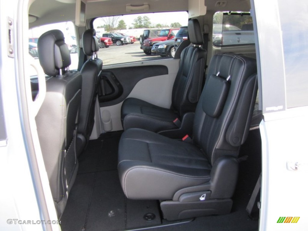 2013 Town & Country Touring - L - Crystal Blue Pearl / Black/Light Graystone photo #7