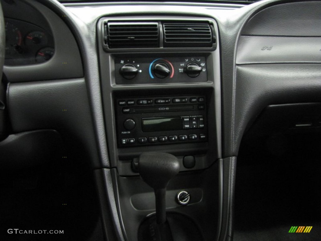 2001 Ford Mustang V6 Coupe Controls Photos