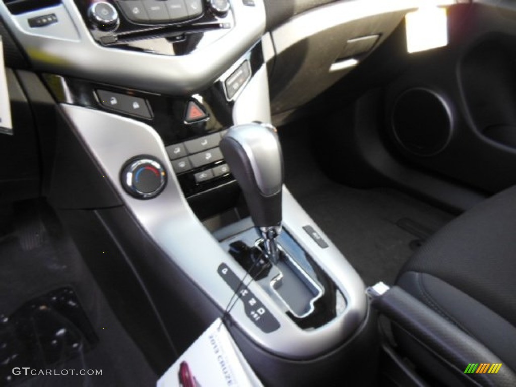 2013 Cruze LT - Summit White / Jet Black photo #17