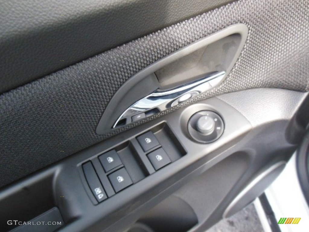 2013 Cruze LT - Summit White / Jet Black photo #15