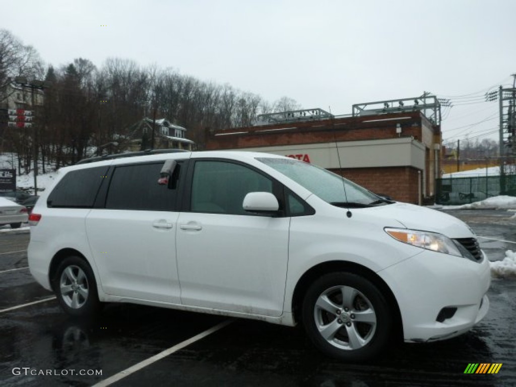 2011 Sienna LE - Super White / Bisque photo #1