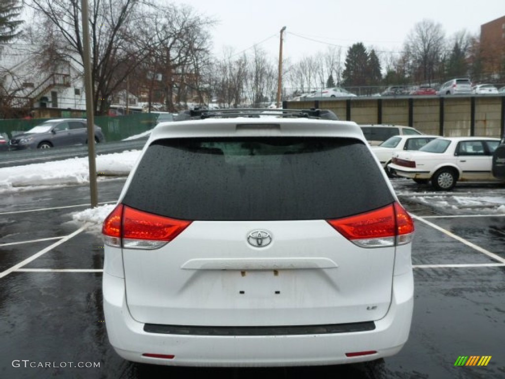 2011 Sienna LE - Super White / Bisque photo #12