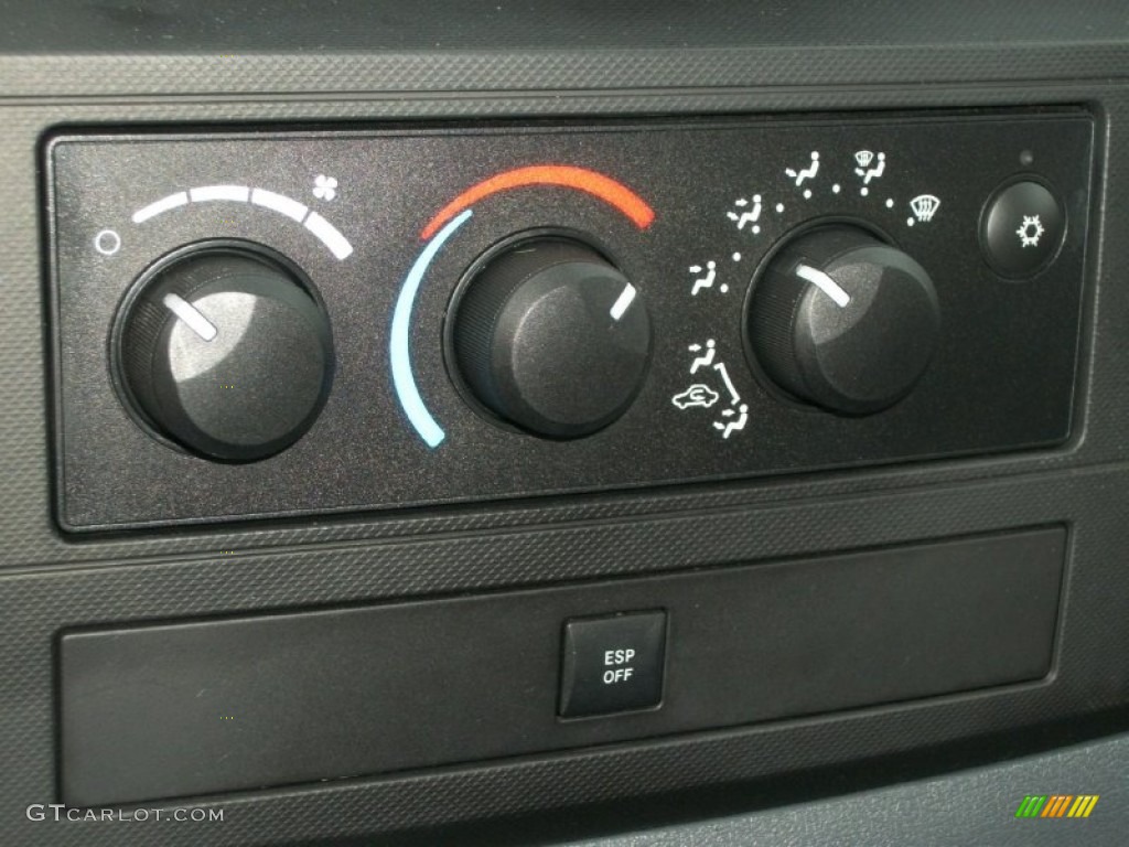2008 Dodge Ram 1500 ST Quad Cab 4x4 Controls Photo #77384715