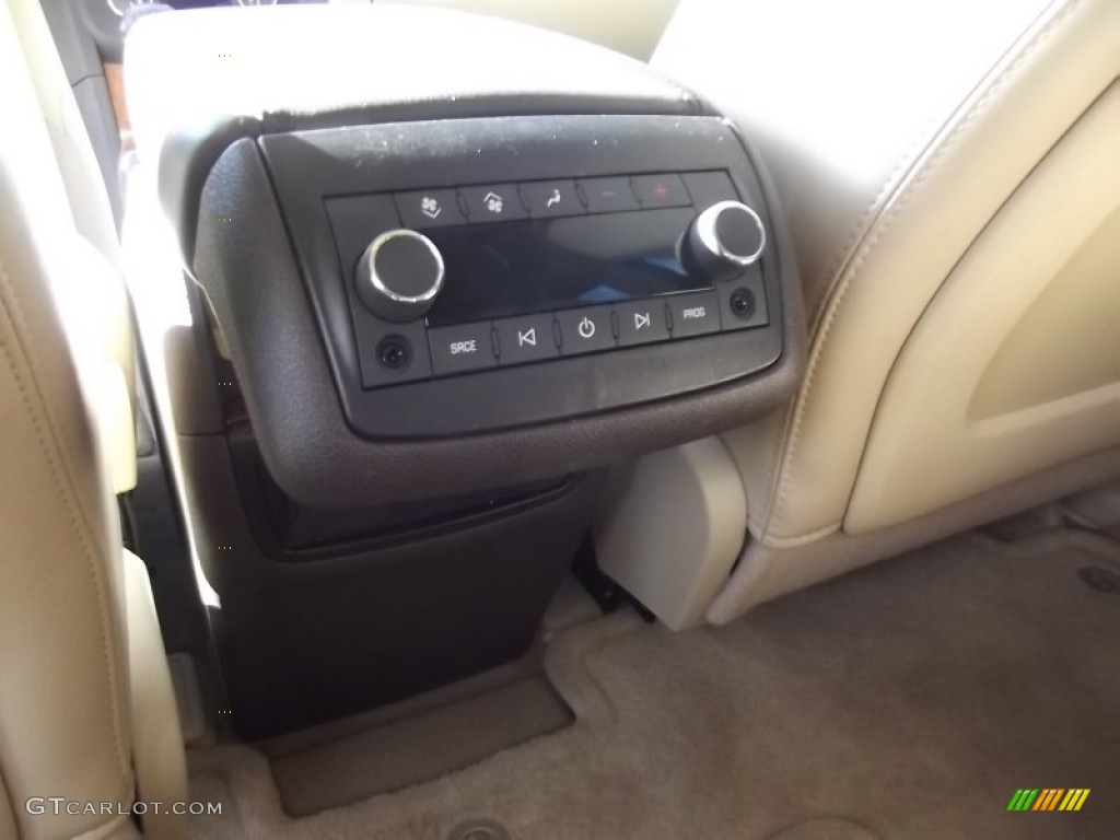 2010 Buick Enclave CXL AWD Controls Photo #77384799