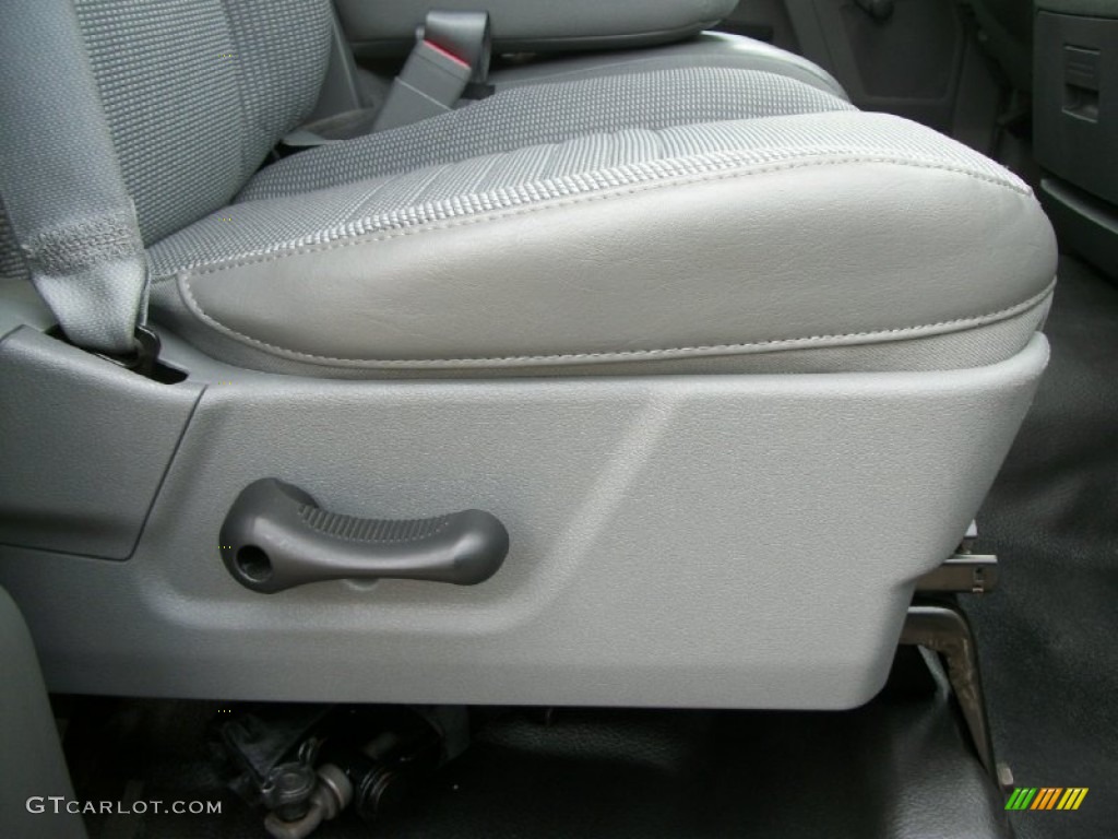 2008 Ram 1500 ST Quad Cab 4x4 - Bright Silver Metallic / Medium Slate Gray photo #22
