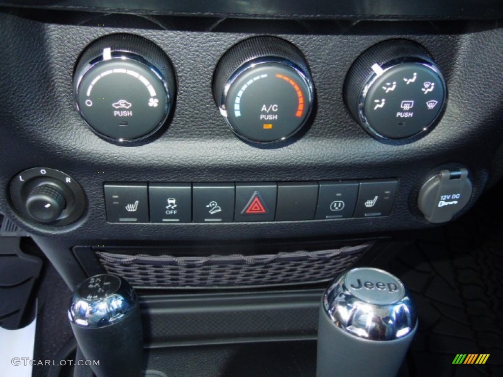 2013 Jeep Wrangler Moab Edition 4x4 Controls Photo #77385127