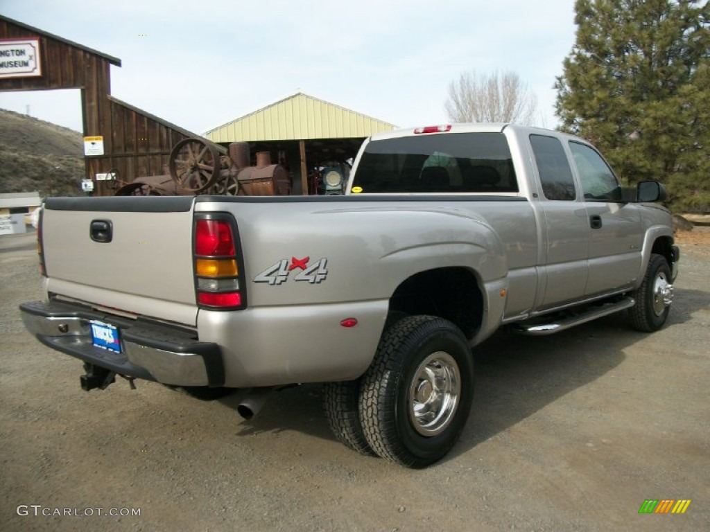 2007 Silverado 3500HD Classic LT Extended Cab Dually 4x4 - Silver Birch Metallic / Medium Gray photo #2