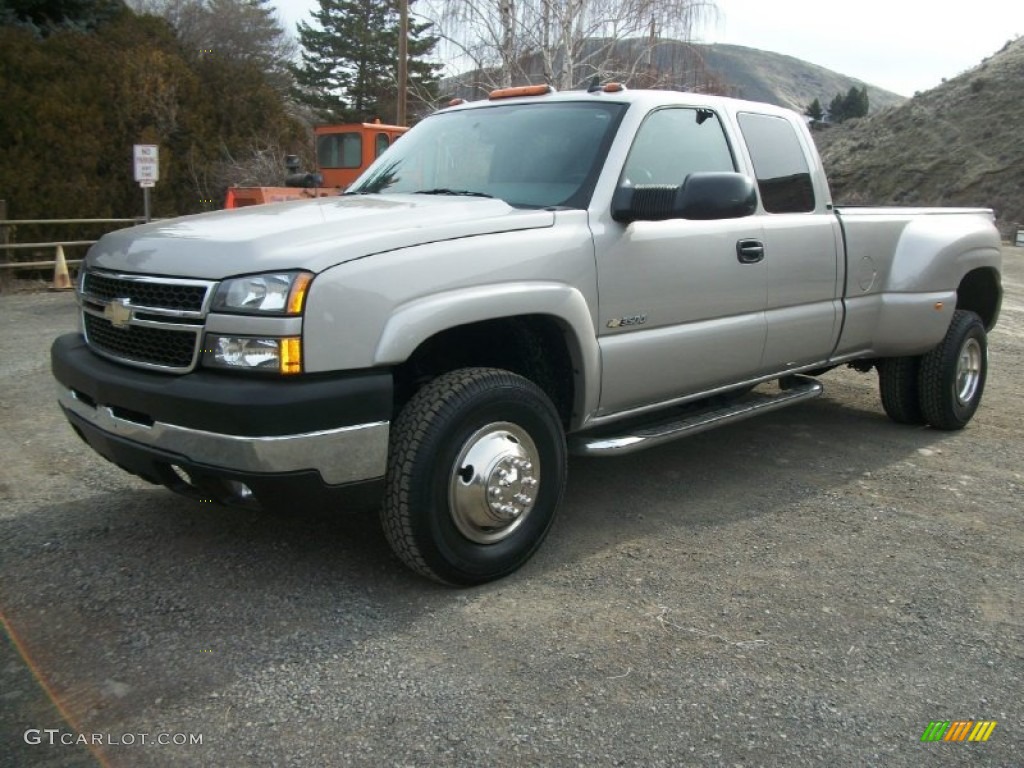 2007 Silverado 3500HD Classic LT Extended Cab Dually 4x4 - Silver Birch Metallic / Medium Gray photo #5