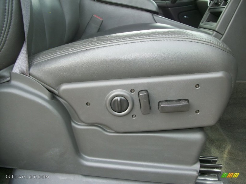 2007 Chevrolet Silverado 3500HD Classic LT Extended Cab Dually 4x4 Medium Gray Door Panel Photo #77385825