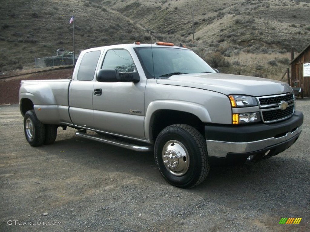 2007 Silverado 3500HD Classic LT Extended Cab Dually 4x4 - Silver Birch Metallic / Medium Gray photo #39