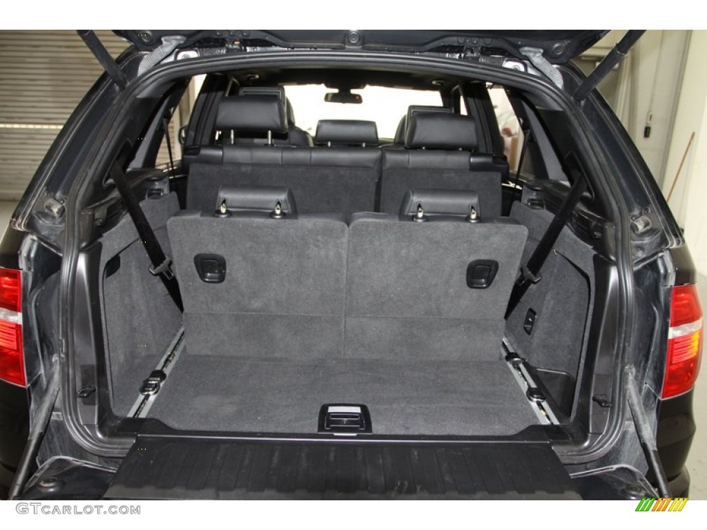 2010 BMW X5 xDrive48i Trunk Photos