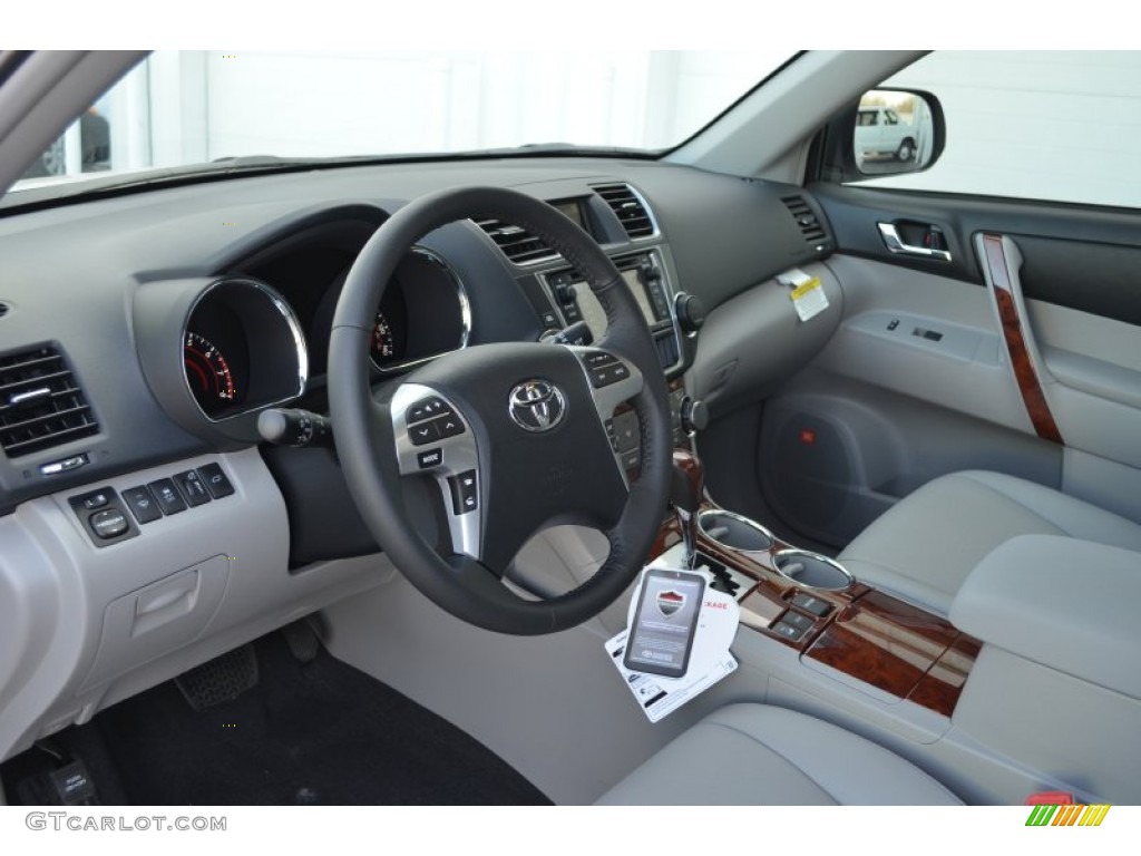 Ash Interior 2013 Toyota Highlander Limited 4WD Photo #77388659