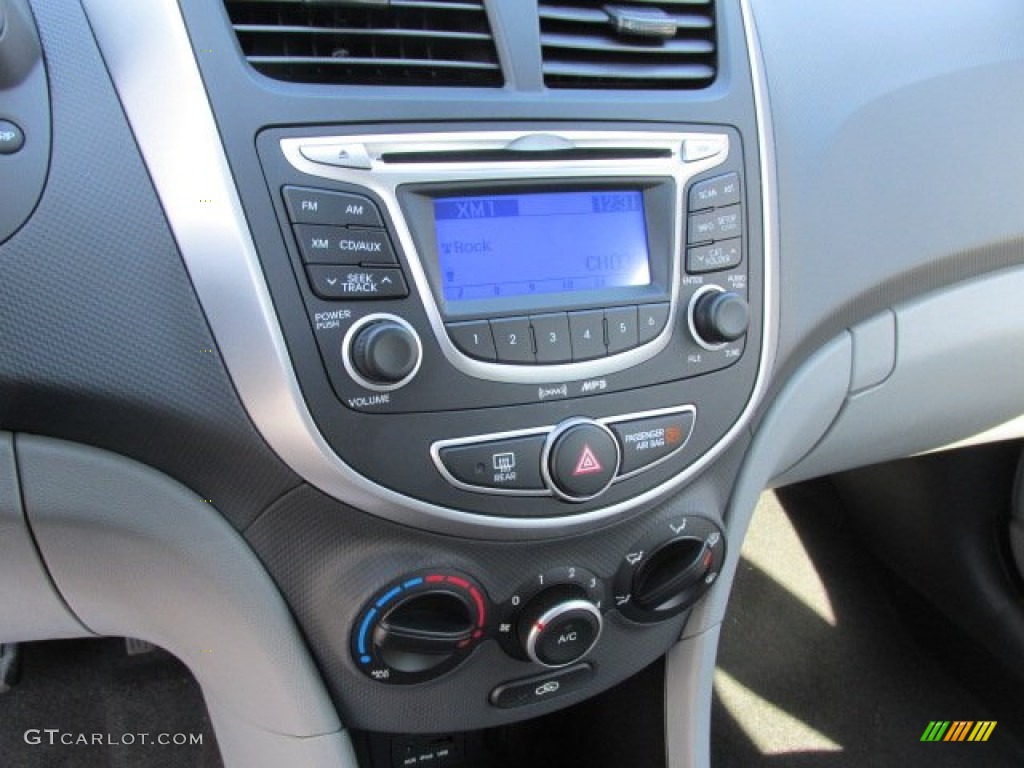 2013 Hyundai Accent GLS 4 Door Controls Photo #77389128