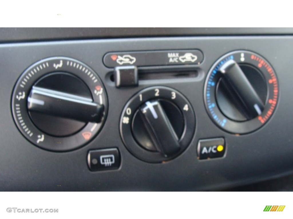 2009 Versa 1.8 S Hatchback - Blue Metallic / Charcoal photo #7