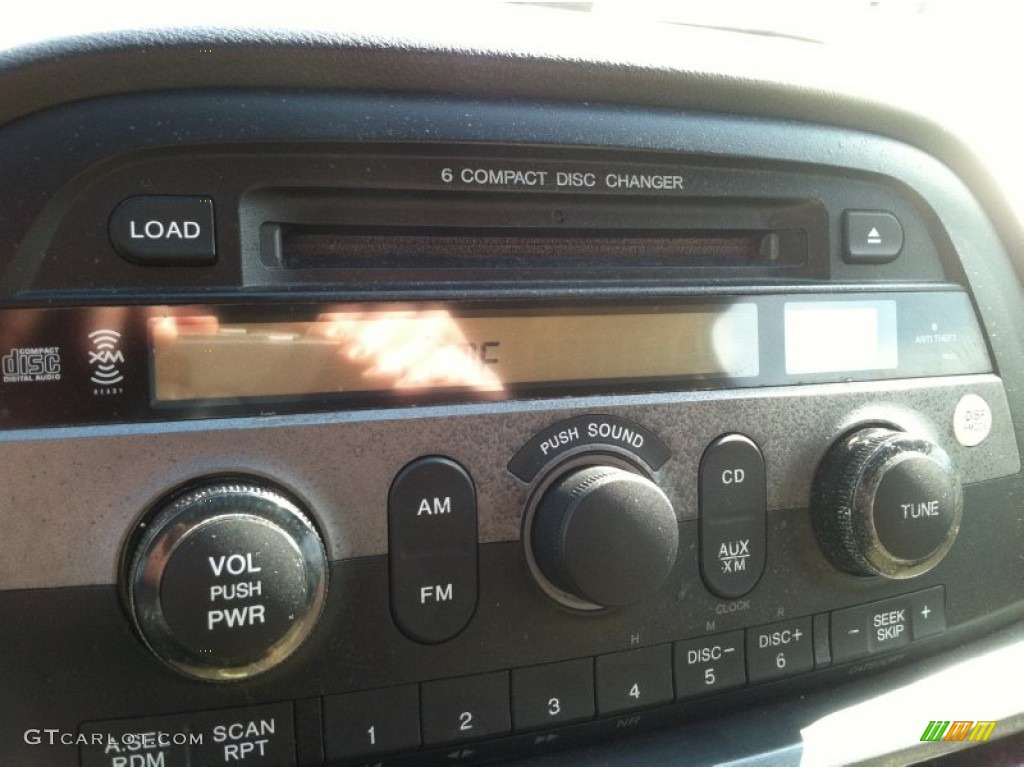 2006 Honda Odyssey EX-L Audio System Photo #77390076