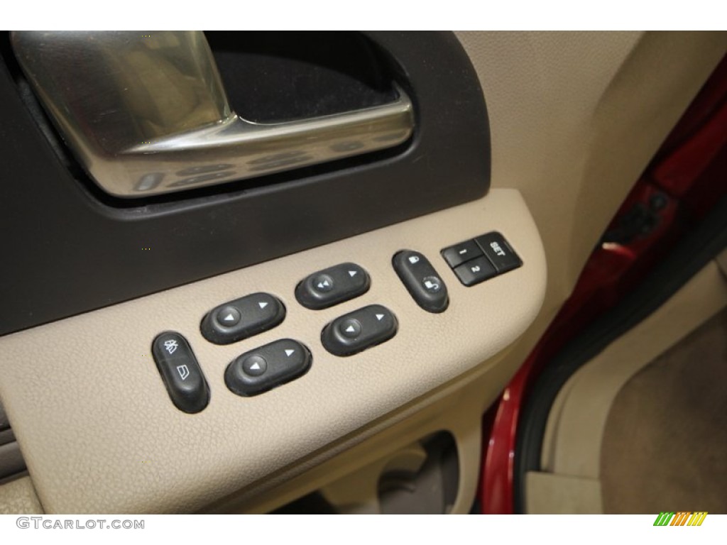 2004 Ford Expedition Eddie Bauer Controls Photo #77394623