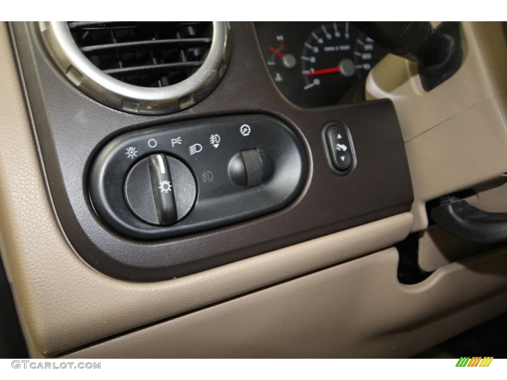 2004 Ford Expedition Eddie Bauer Controls Photo #77394705
