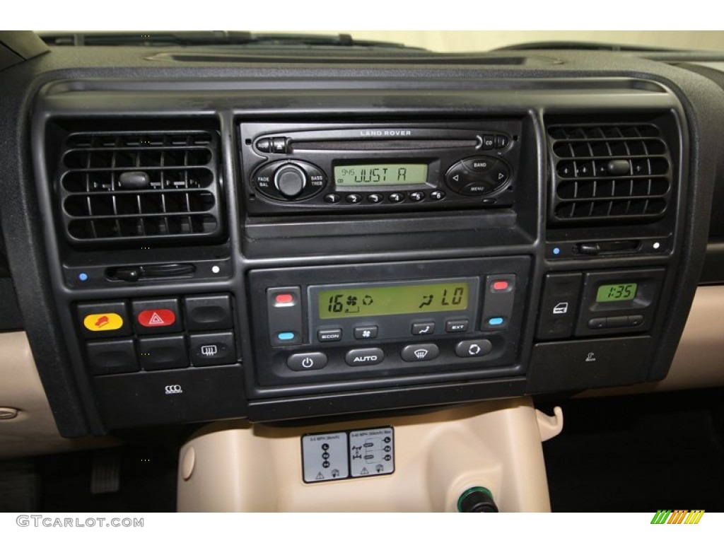 2004 Land Rover Discovery S Audio System Photo #77395938