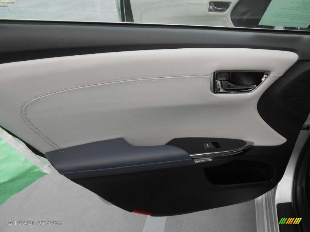 2013 Toyota Avalon XLE Light Gray Door Panel Photo #77396193
