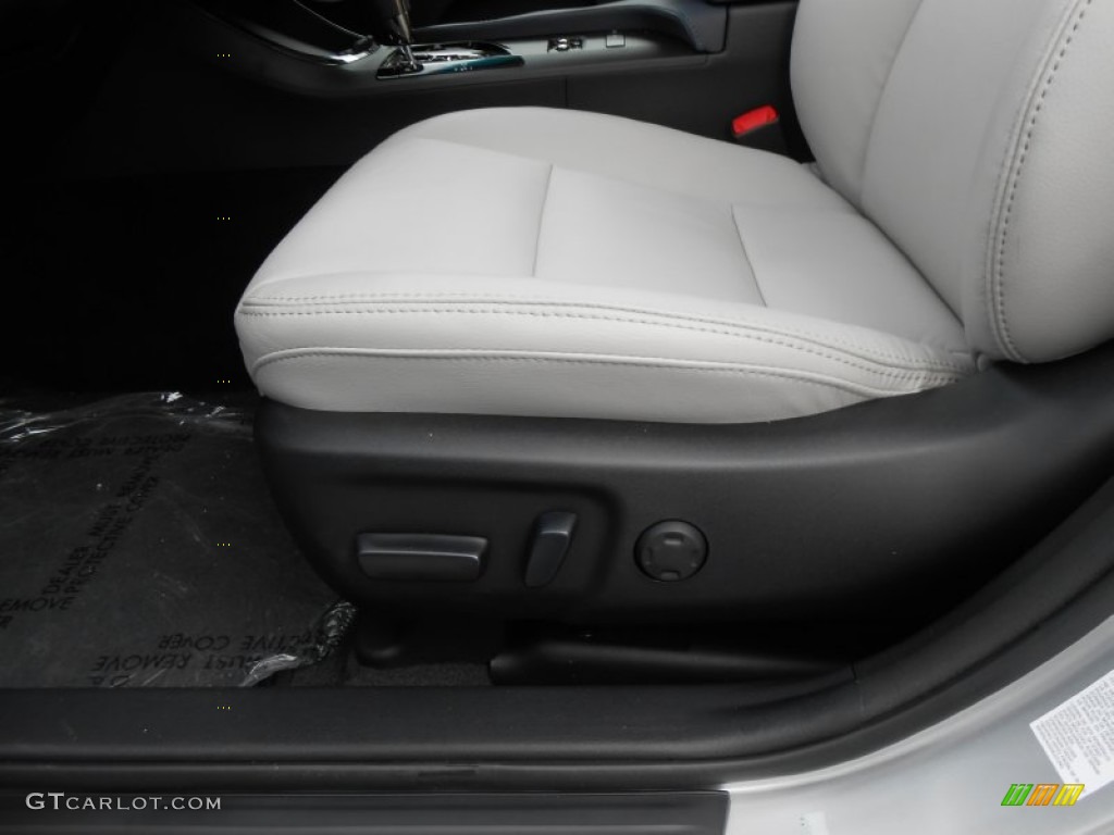 Light Gray Interior 2013 Toyota Avalon XLE Photo #77396228
