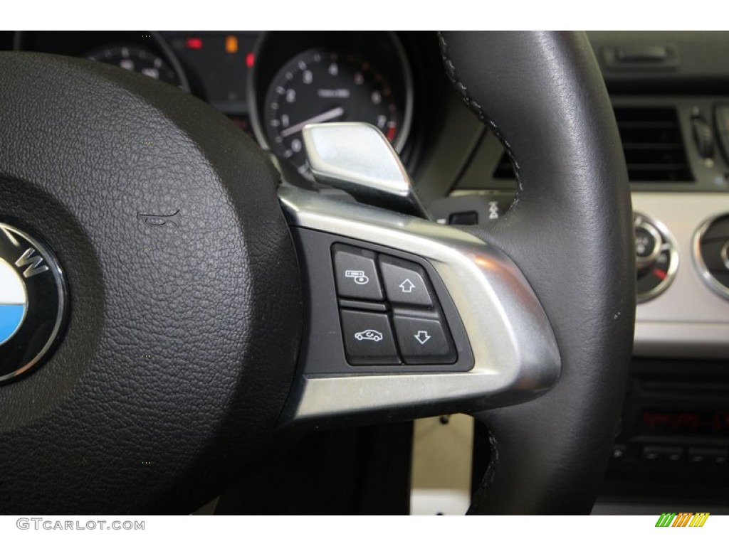 2010 BMW Z4 sDrive30i Roadster Controls Photo #77396511