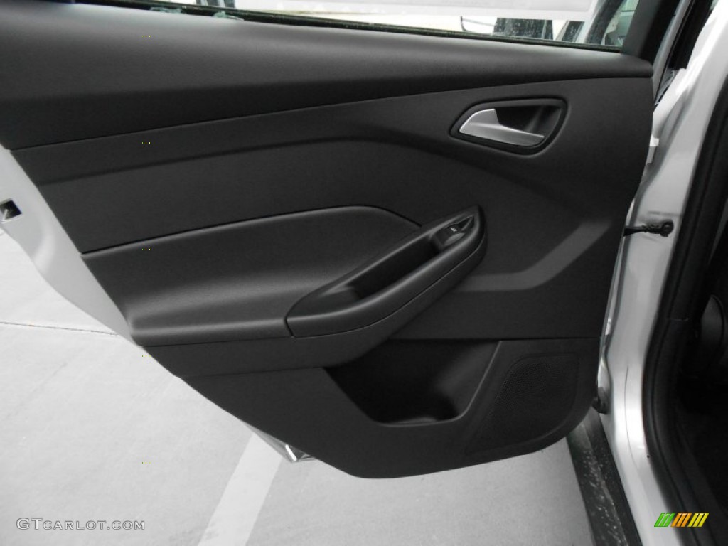 2013 Focus SE Hatchback - Ingot Silver / Charcoal Black photo #18