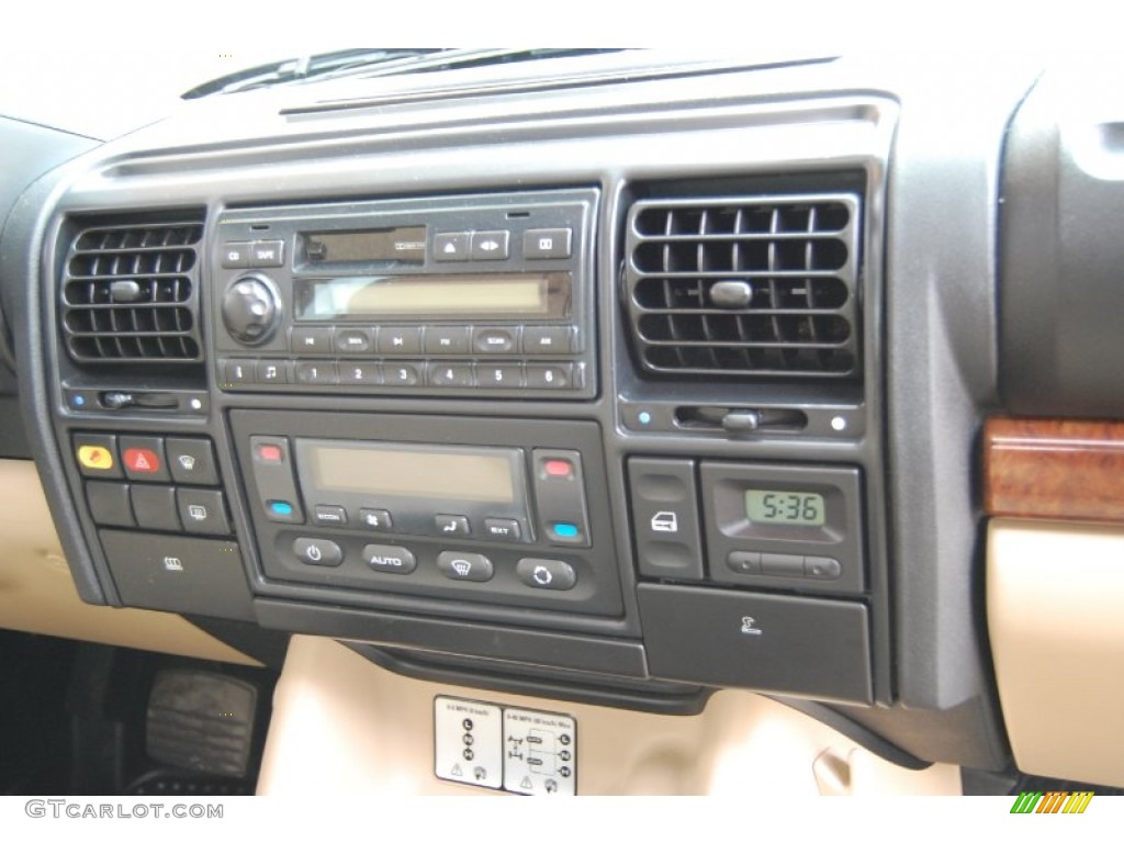 2004 Land Rover Discovery SE Controls Photo #77402128