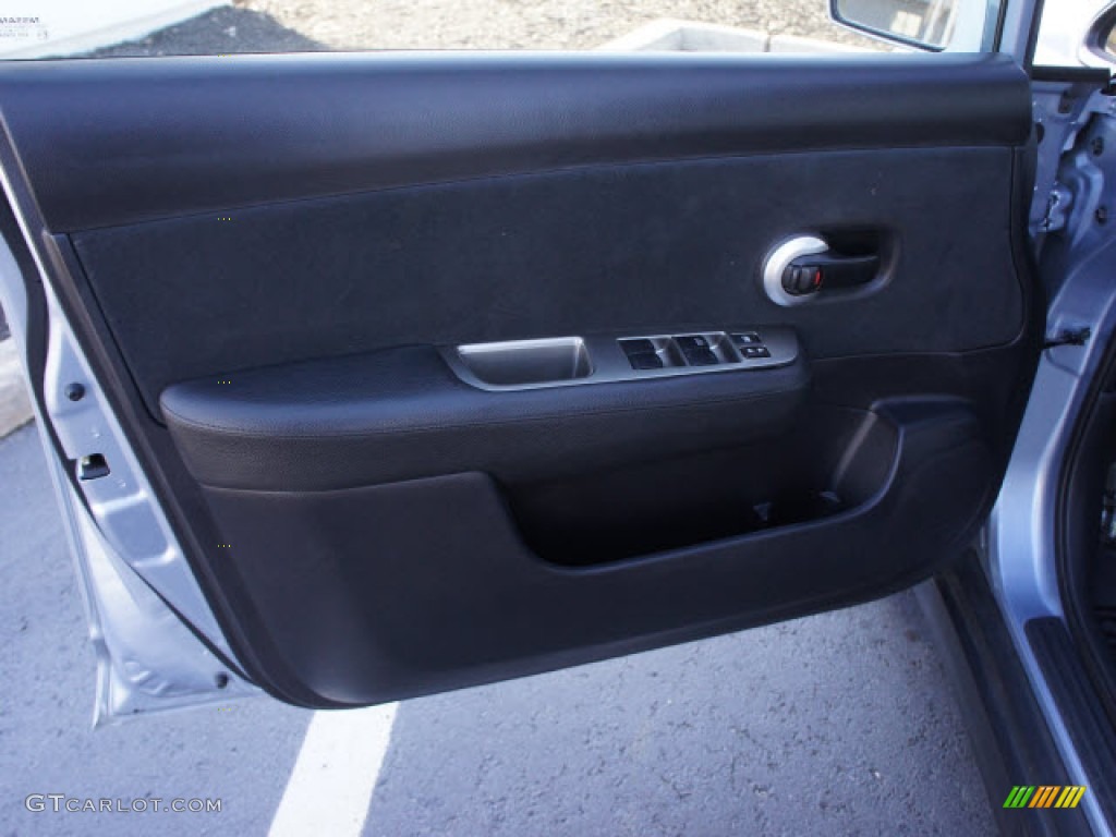 2010 Versa 1.8 S Hatchback - Arctic Blue Metallic / Charcoal photo #7