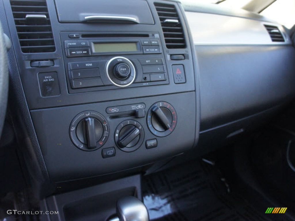 2010 Versa 1.8 S Hatchback - Arctic Blue Metallic / Charcoal photo #8
