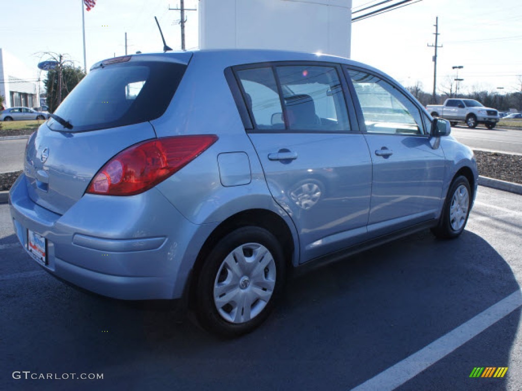 2010 Versa 1.8 S Hatchback - Arctic Blue Metallic / Charcoal photo #16