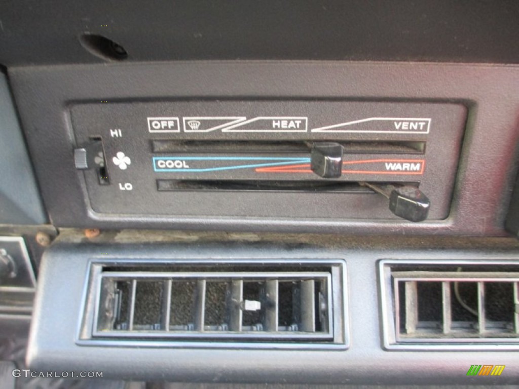 1995 Jeep Wrangler S 4x4 Controls Photo #77405631